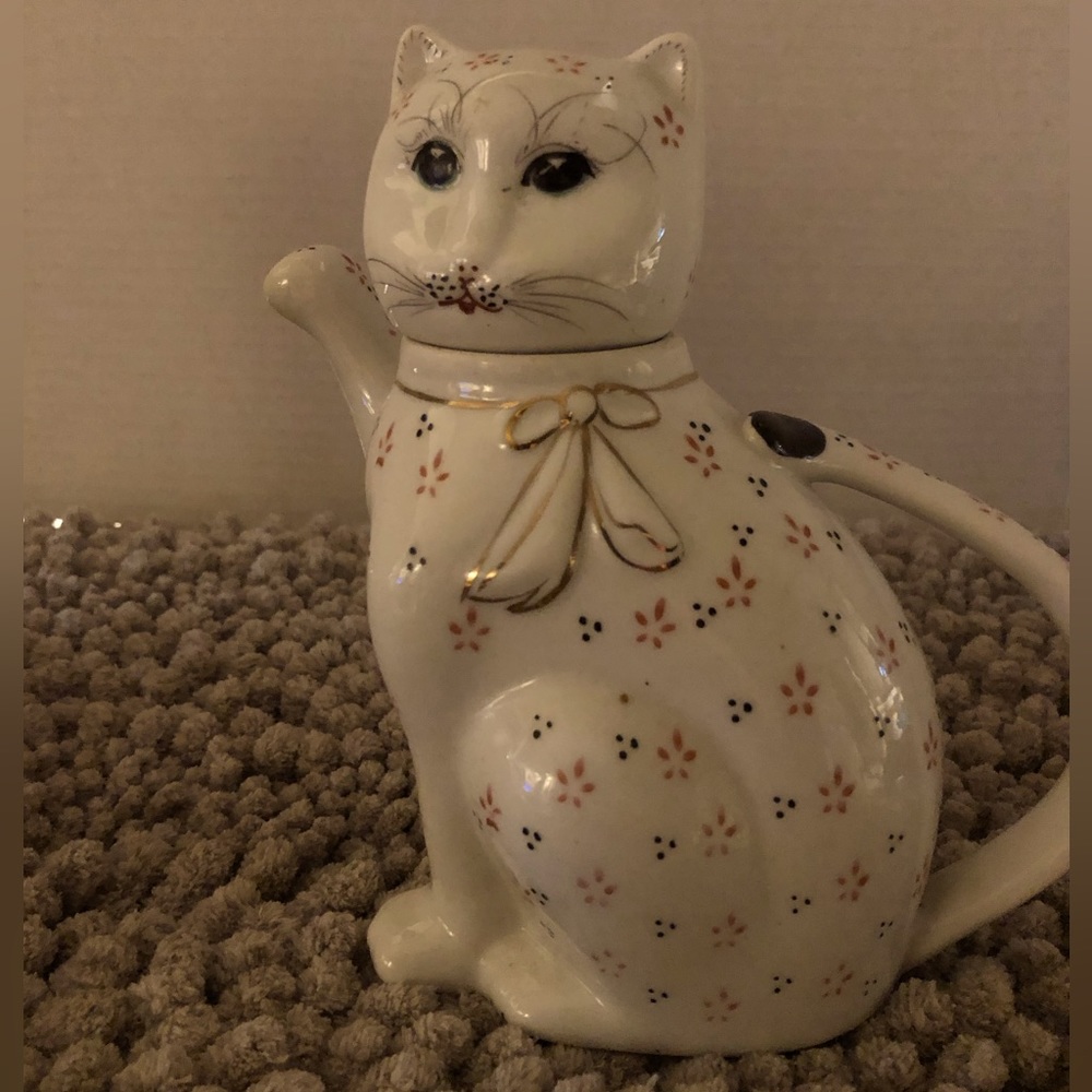 Vintage Kitty Teapot